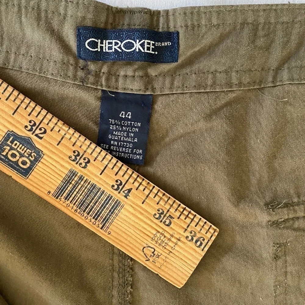 NWT - Cherokee Classic Green Chino Walking Shorts Velcro & Zipper Pockets Sz 44